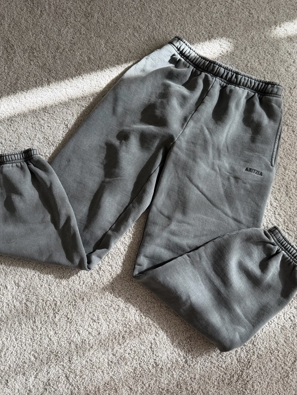 Aritzia Megafit Sweatfleece Charcoal Gray Elastic Waist Joggers XXS Short